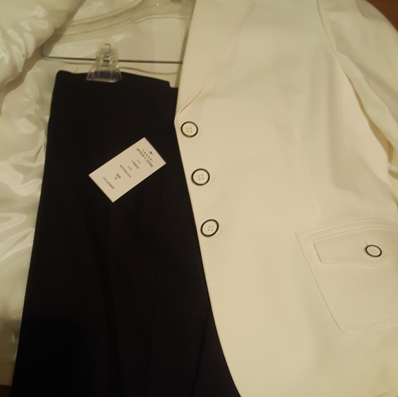 Tahari 2 piece set - Picture 2 of 4